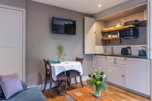 virtuve, The Old Engineer A rural boutique retreat in Collier Street