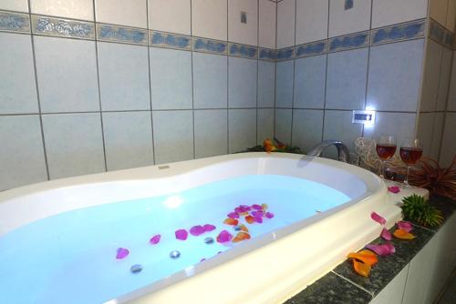 a bathtub filled with lots of pink flowers, Hotel GOLF II Atsugi (Adult Only) in Atsugi