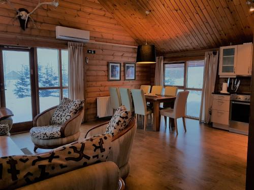 Geysir - Modern Log Cabin in Biskupstungnahreppur