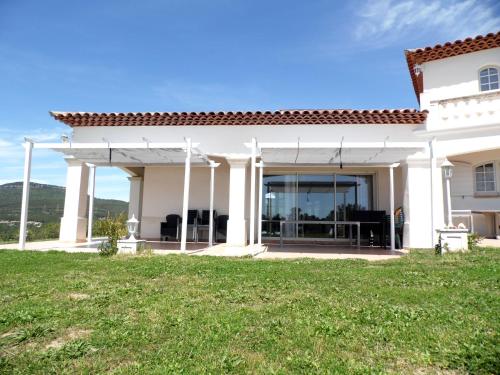 Villa 342 m2 classée 4 étoiles sur 1 ha - Provence