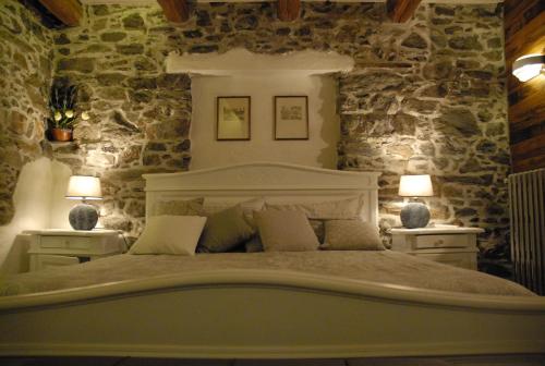 Chalet in pietra e legno con caminetto, Nice