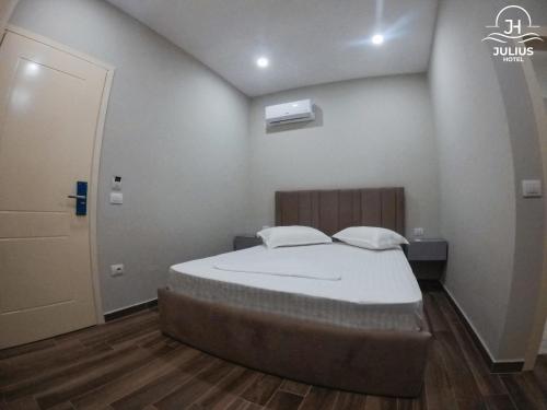 Deluxe Double Room image 10