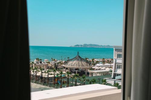 Deluxe Triple Room with Sea View image 10