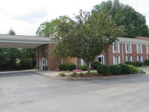 Americourt Hotel and Suites - Elizabethton