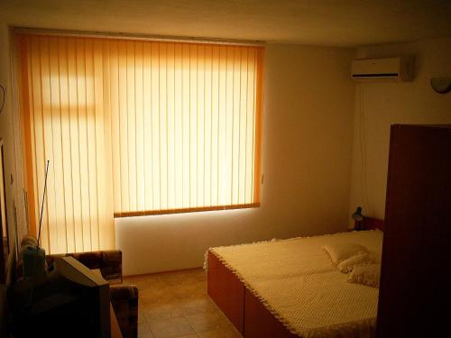 Double or Twin Room with Balcony image 3