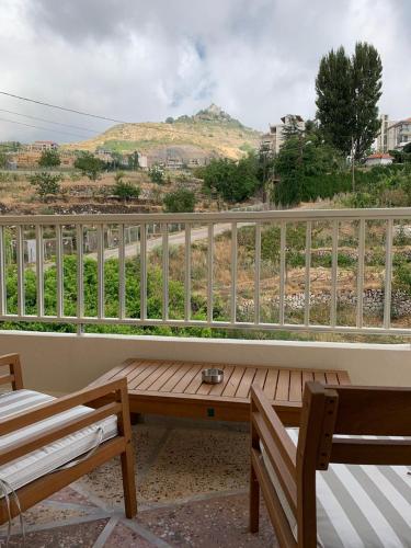 陽台/露台, Beit Mirna Guesthouse & Chalet - Ehden in 埃赫登