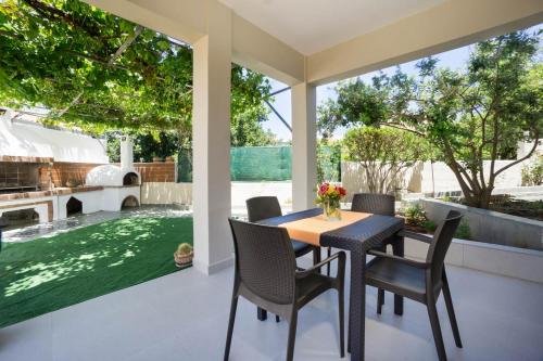 Ariadne Apartment - image 8