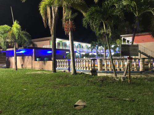 Hage, Tropical Inn & Suites, downtown clearwater in Clearwater sentrum