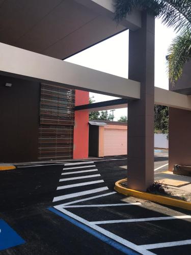 مدخل, Tropical Inn & Suites, downtown clearwater in Clearwater City Center