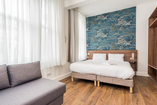 Queens Drive Hotel at Finsbury Park - image 2