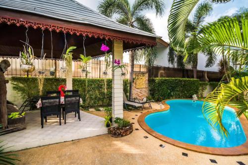 WONDERFUL VILLA W/POOL & OUTDOOR SPACE NEAR BEACH WONDERFUL VILLA W/POOL & OUTDOOR SPACE NEAR BEACH