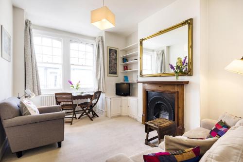 Fantastic Fulham Home By The Underground Station, , London