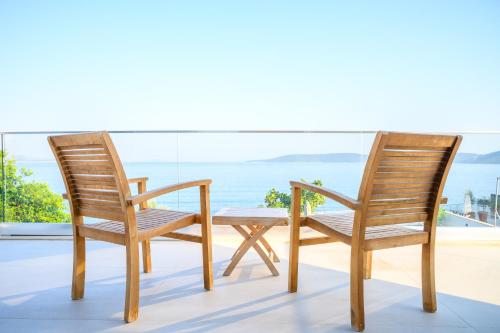 Balcó/terrassa, Luxury beach house, private pool, stunning sunsets, villa karpuz in Çamlik