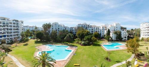 TERRAZAS DE BANÚS SUNLIT RETREAT, WALK EVERYWHERE!