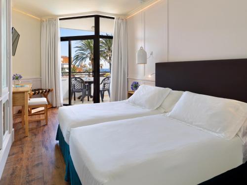 2 twin beds