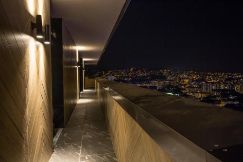 Erkély/terasz, Ambasador Hotel in Nyis