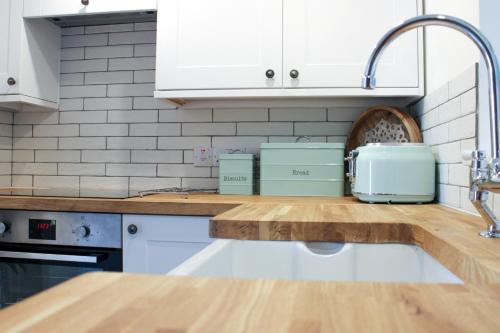 Kitchen, Fal River Cottage in Malpas (Cornwall)