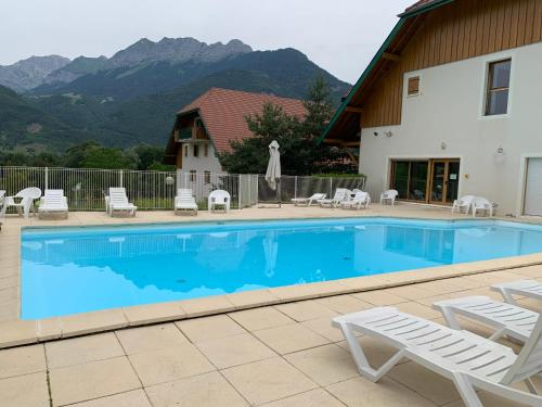 Buitenkant, LE BALCON DU GOLF in Giez