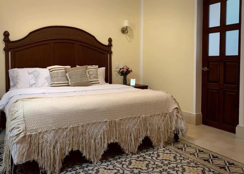 209700910 Casa Tavera- Adults Only