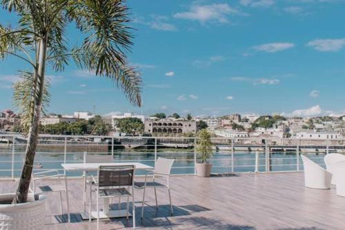 Luxury Condo in front Historical District+Pool+Sauna+Gym