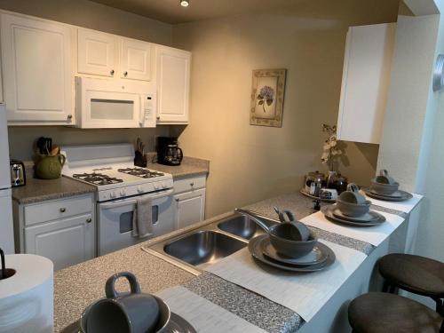 Hollywood Loft spacious with 2 beds and parking in Los Angeles, USA