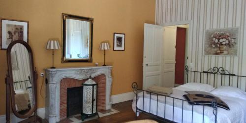 2 queen beds, 1 twin bed