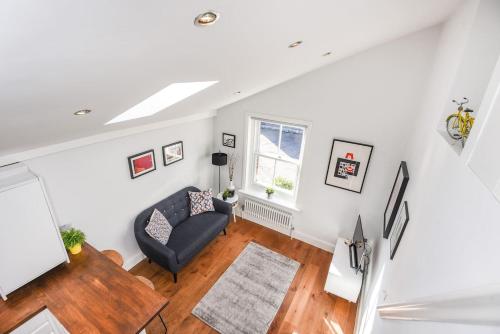 Contemporary Studio Flat Near Battersea Park, Parsons Green, London