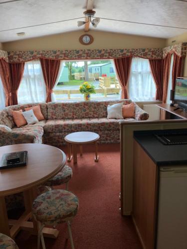 Pet Friendly 62 Glenfinart Caravan Park