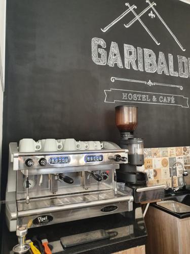 Garibaldi Hostel e Café