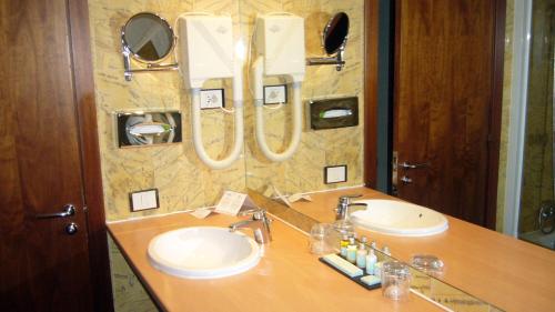 Standard Double Room (2 Adults + 1 Child)