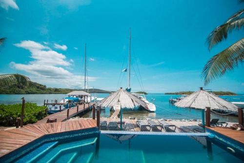 Buitenkant, Wikkid Resort in Dixon Cove