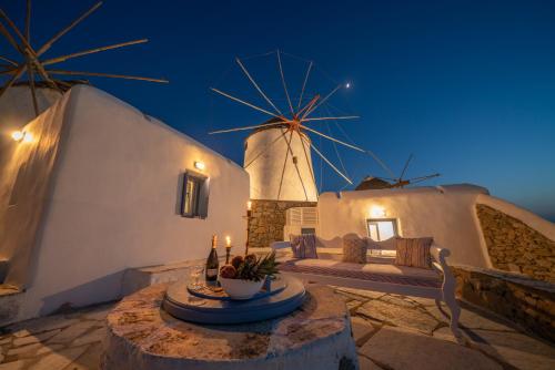  Iconic Windmill in Mykonos Stadt
