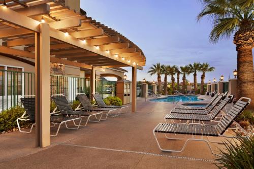 泳池, 聖喬治溫德姆拉昆塔套房酒店 (La Quinta Inn & Suites by Wyndham St. George) in 布盧明頓山區