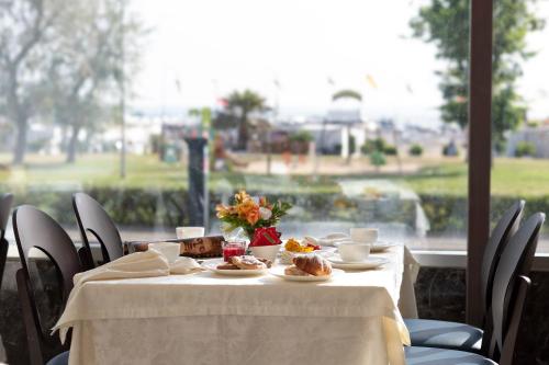 Hotel Vistamare - image 2