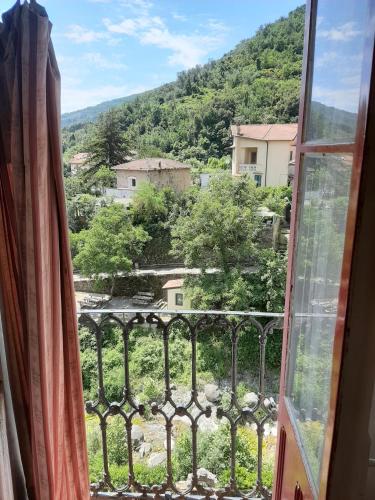  The window with a view, Pension in Rocchetta Nervina