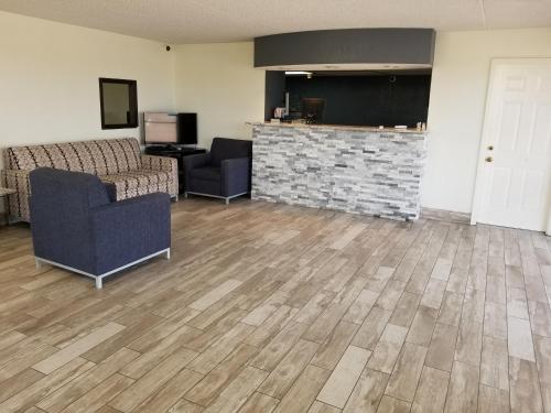 Inn Of Rockwall - image 13