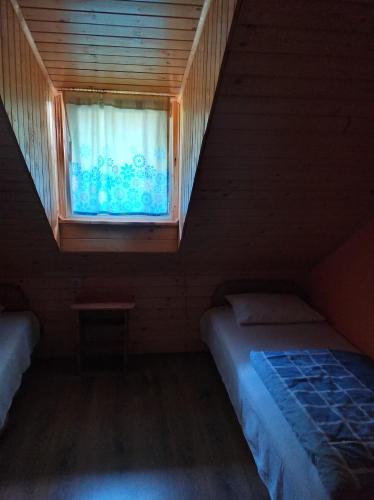 2 twin beds