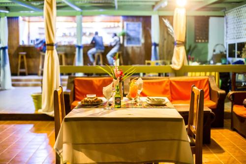 Restaurant, Portsmouth Beach Hotel in Portsmouth