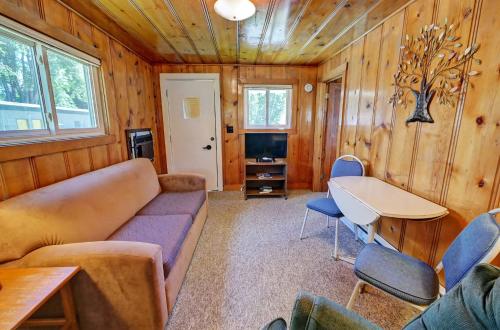 Idle A While Cabins - image 9