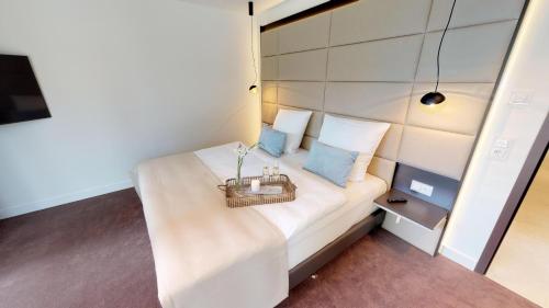 White Pearl Apartment 1.01