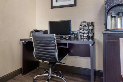 Comfort Inn - image 3