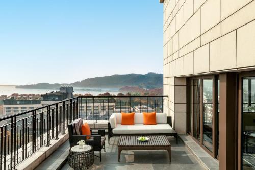 razgled, Midtown Shangri-La, Hangzhou in West Lake District