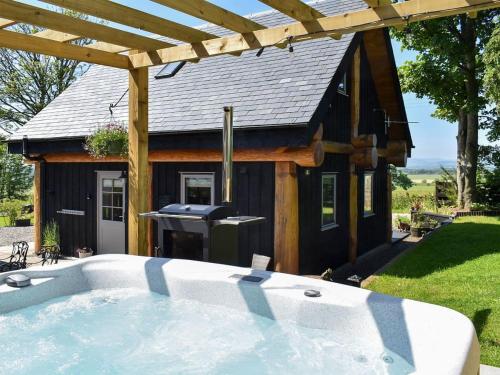 Rowanlea Lodge With Hot Tub