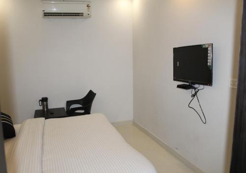Premium Double Bed image 4