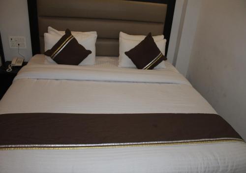 Premium Double Bed image 2