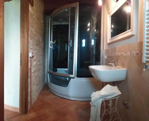Bathroom, Casale Le Fontanelle in Monte Grimano Terme