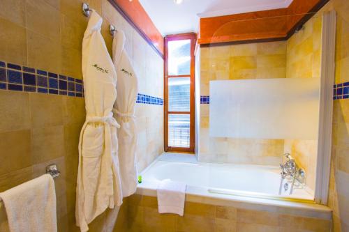 room detail thumbnail 2
