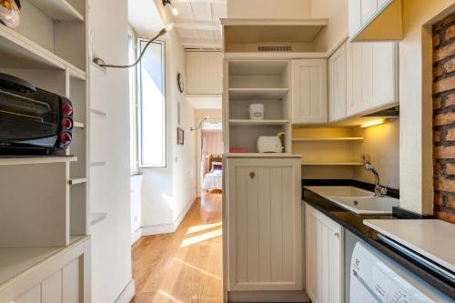 Spacious Loft Steps from Piazza Navona IREX Apartment, Rome (photo 9)