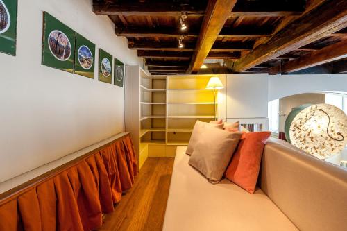 Spacious Loft Steps from Piazza Navona IREX Apartment, Rome (photo 7)