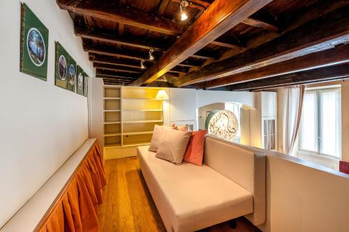 Spacious Loft Steps from Piazza Navona IREX Apartment, Rome (photo 6)